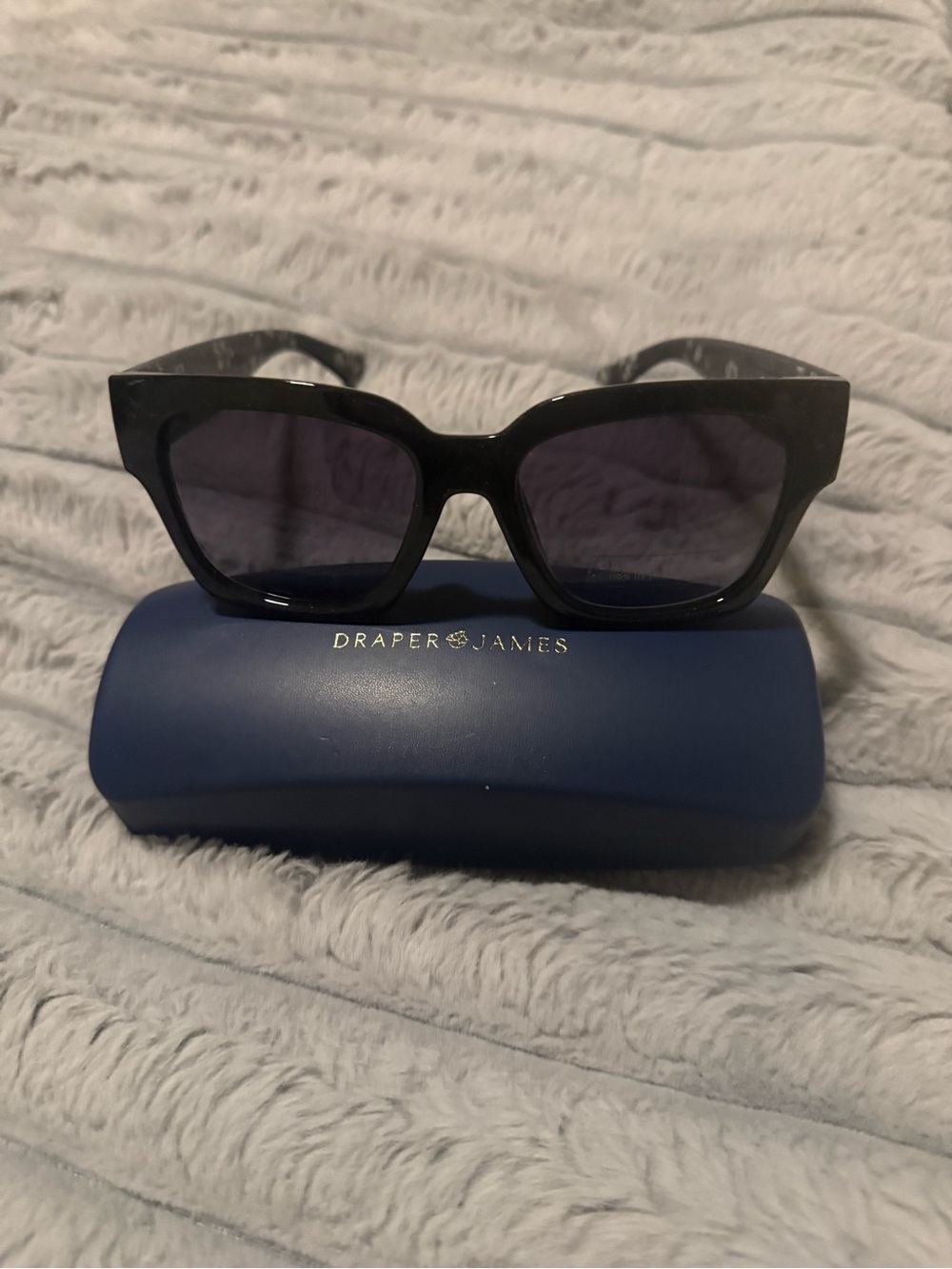 Draper James Black Oversized Cat-Eye Sunglasses